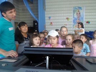 http://kargoo.kz/media/img/photogallery/53aa4c96a5930.jpg?t=53aa4c96aced1